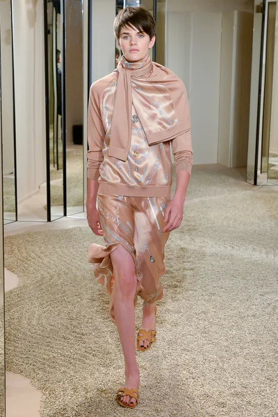 Look 28